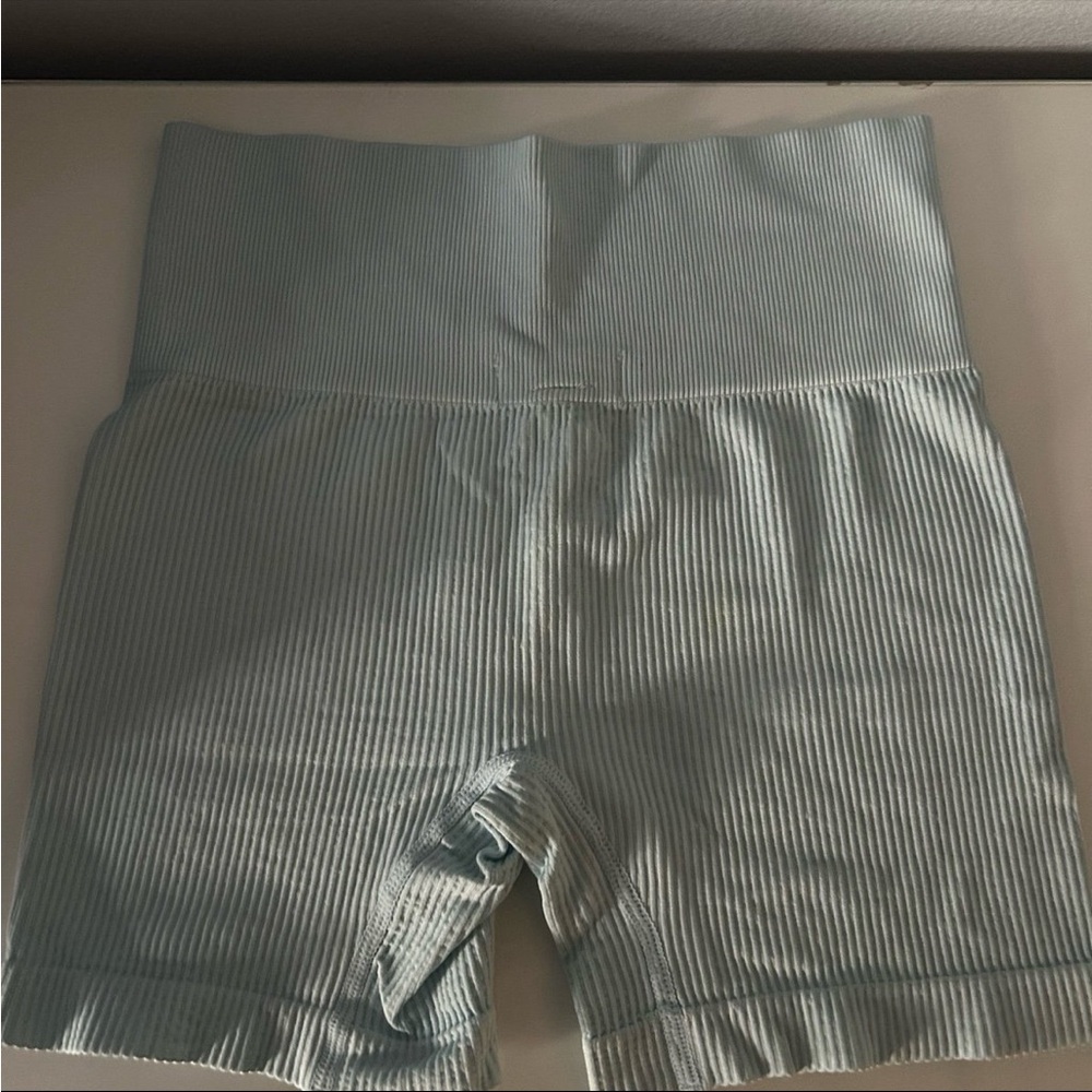 Shorts - Picture 2 of 4